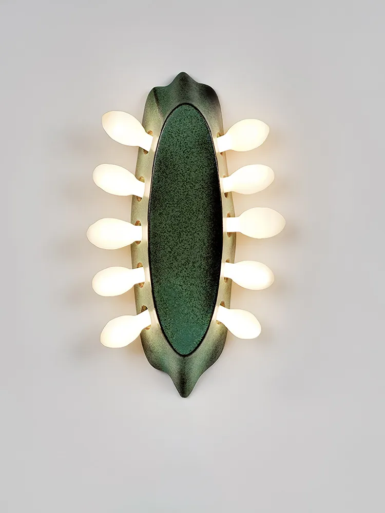 Applique en grès émaillé vert allumée avec dix diffuseurs en verre dépoli