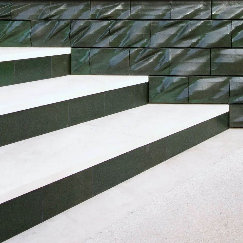 Fresque architecturale en céramique pour l’escalier Griffon du groupe Setec