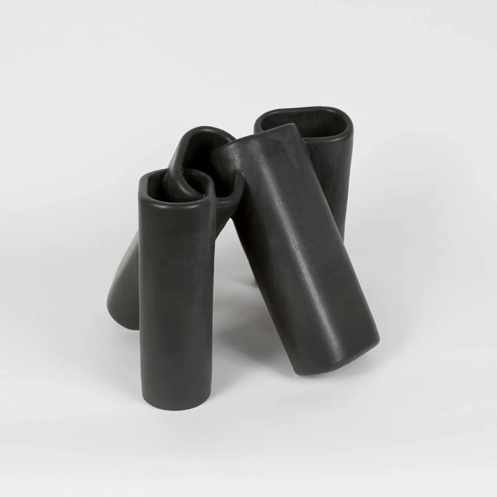 Chain Vase en céramique conçu par Services Généraux pour Théorème Editions