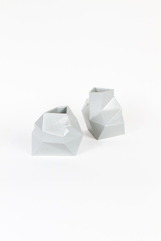 Vase Construct en grès émaillé blanc composé de facettes géométriques