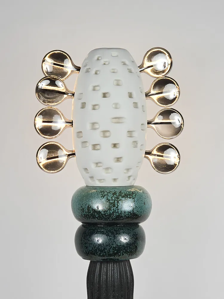 Partie supérieure de la lampe Dilo avec céramique émaillée et éléments lumineux en verre
