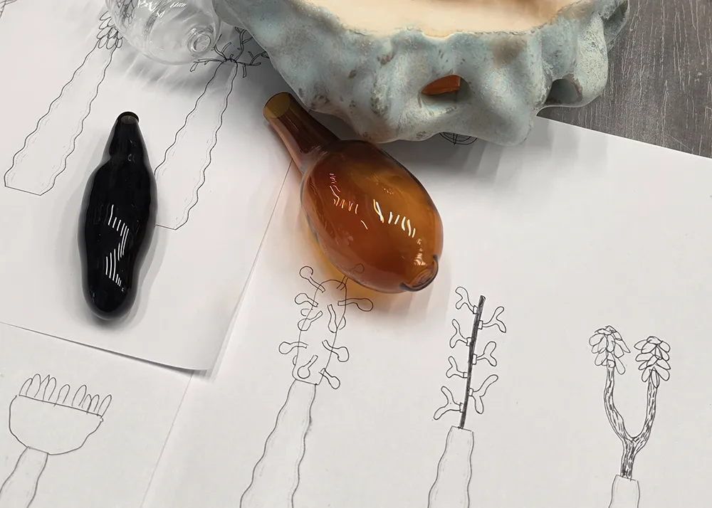 Dessins préparatoires et échantillons pour l’étude d’un projet en céramique