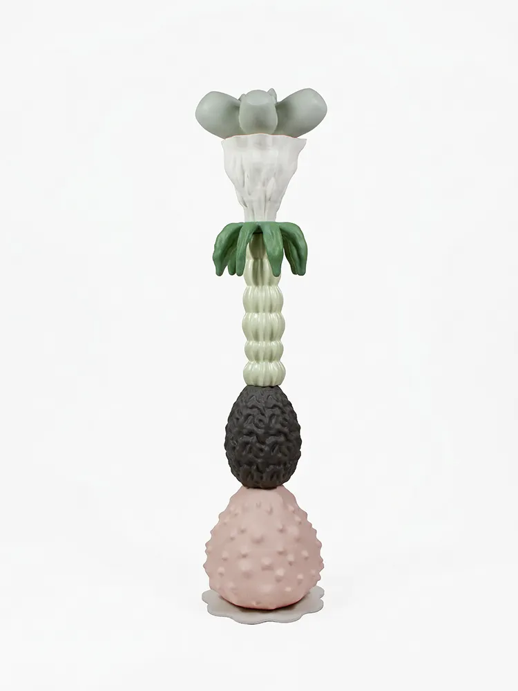 Colonne Les Ordres hybrides 4 composée de volumes en grès émaillé rose, noir, vert et blanc